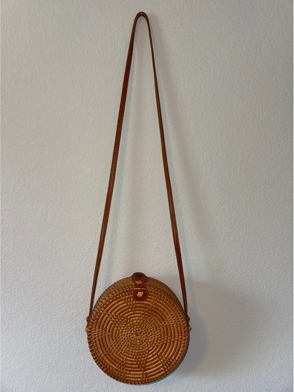 Summer Woven Round Purse with Leafy Details Inside
